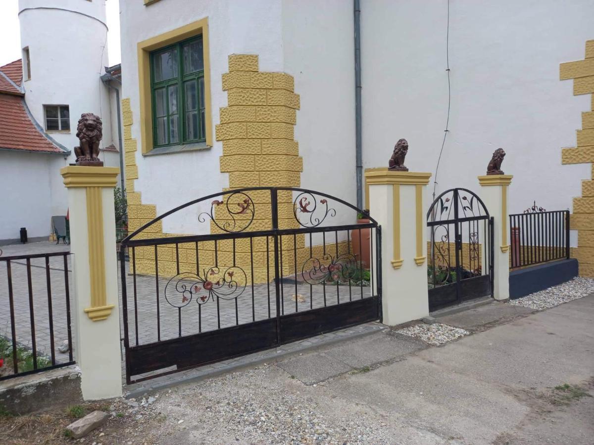 Meller-Kastely Villa Csurgo Buitenkant foto