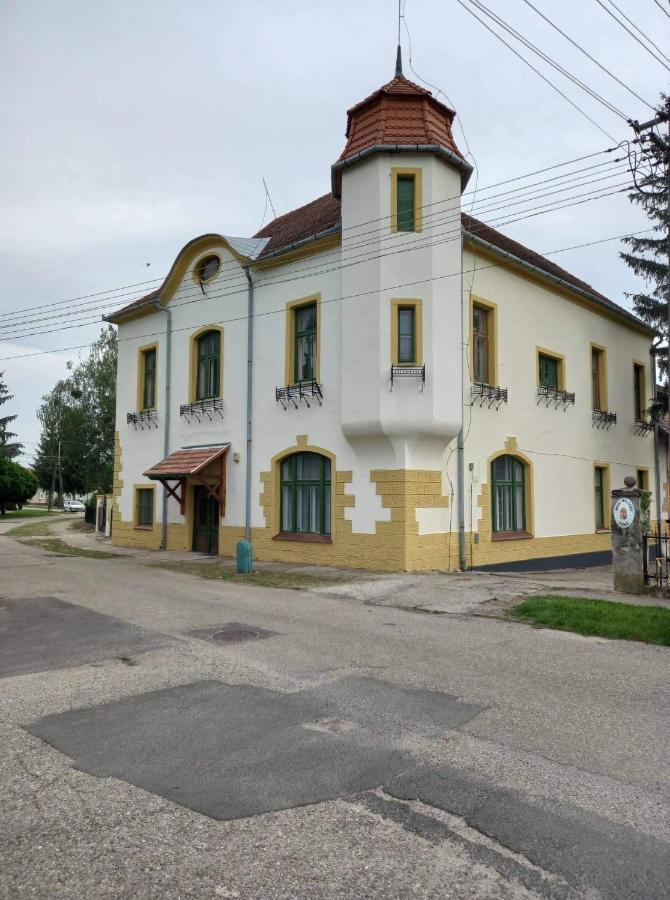 Meller-Kastely Villa Csurgo Buitenkant foto