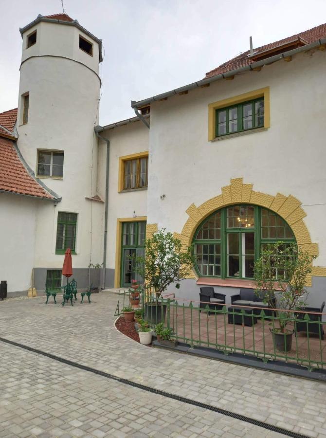 Meller-Kastely Villa Csurgo Buitenkant foto