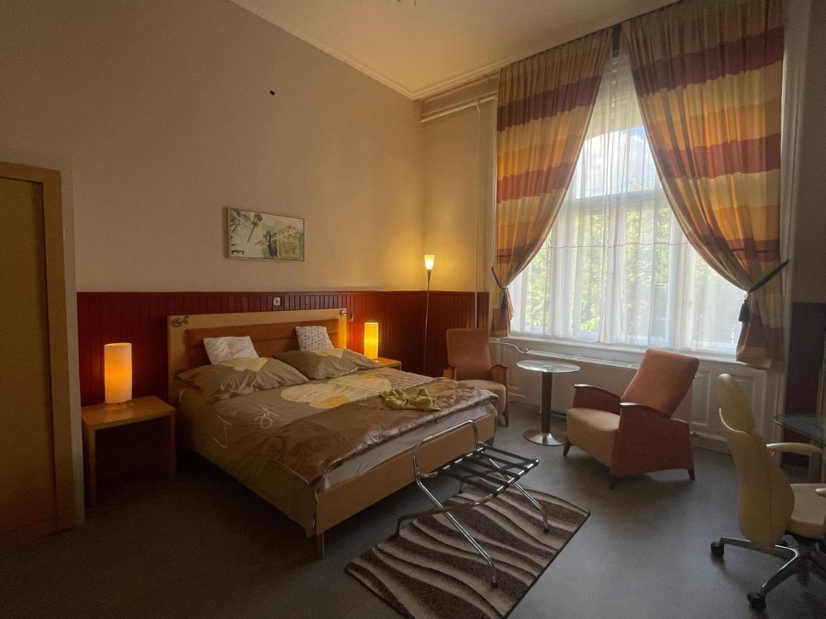 Meller-Kastely Villa Csurgo Buitenkant foto