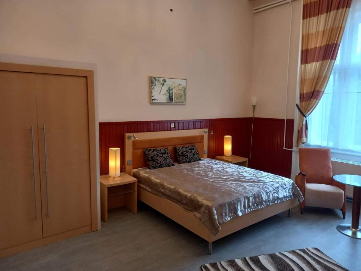 Meller-Kastely Villa Csurgo Buitenkant foto