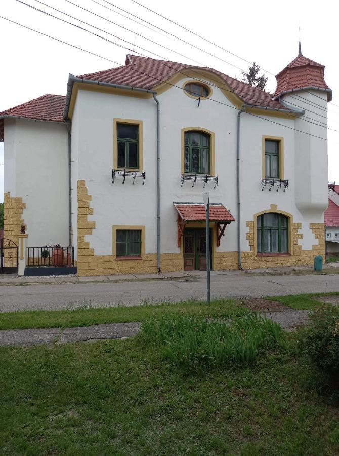 Meller-Kastely Villa Csurgo Buitenkant foto